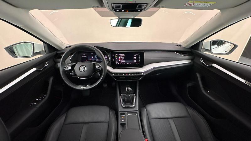 Škoda Octavia 2.0 TDI Style - fotka 8 z 27