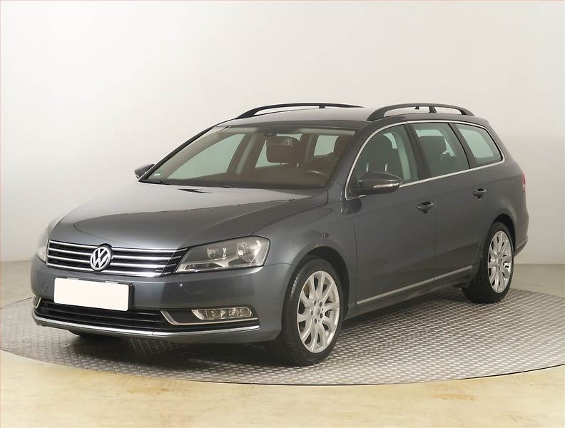 Volkswagen Passat (2012) 1.6 TDI, Park. senzory - fotka 2 z 18