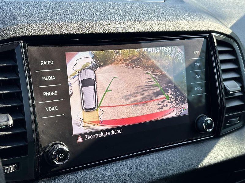 Škoda Karoq (2023) 1.5 TSI DSG Sportline - fotka 13 z 36