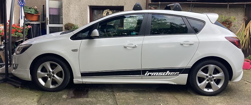 Opel Astra (2011) - fotka 1 z 2