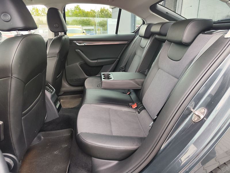Škoda Octavia 2.0 TSI/140kW Style DSG - fotka 12 z 32