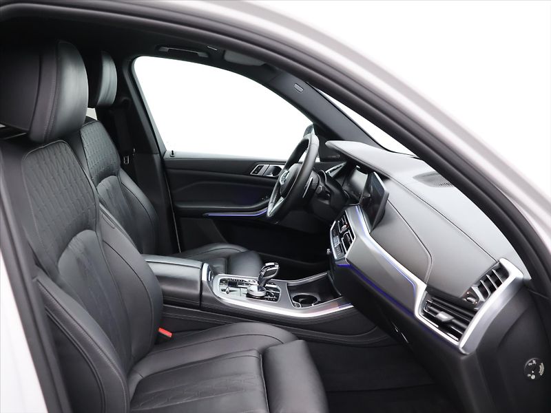 BMW X5 3,0 M50d 294kW CZ DPH FULL SER - fotka 12 z 38