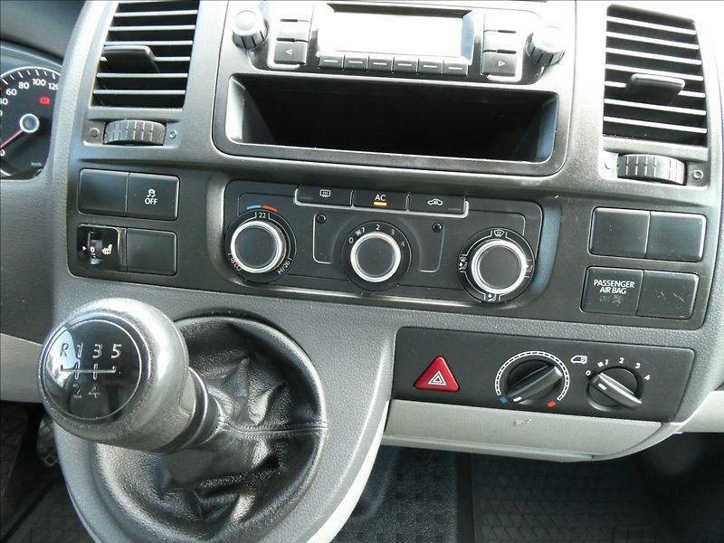 Volkswagen Transporter 2,0 TDi BUS 9.míst,klima,webas - fotka 25 z 46