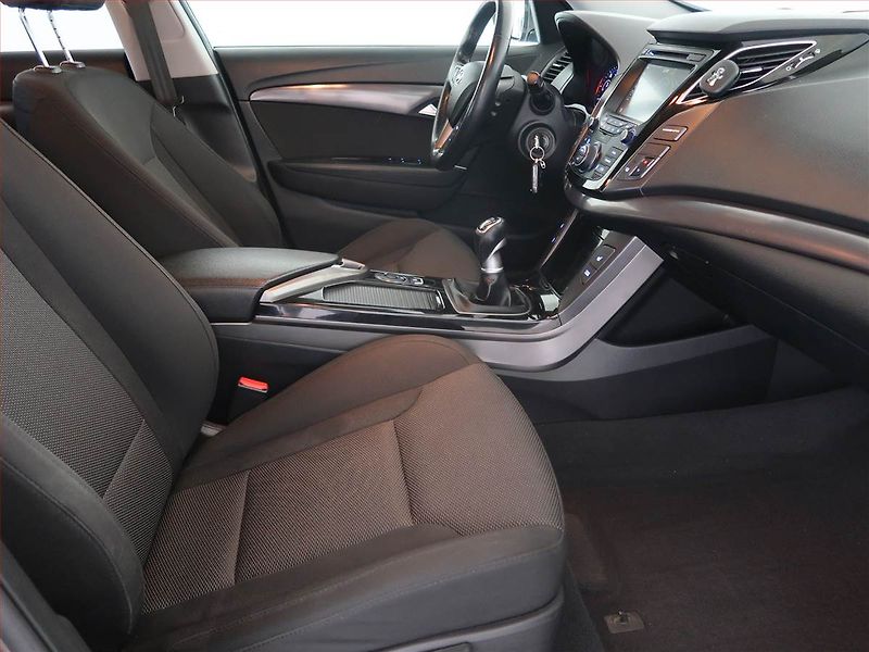 Hyundai i40 (2016) 1.7 CRDi, Navi, Tempomat - fotka 9 z 17
