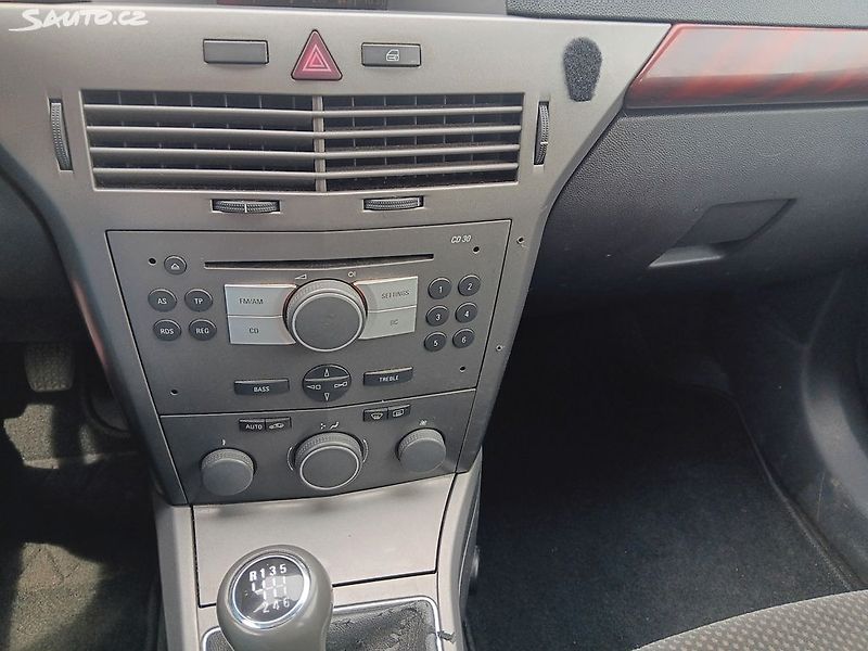 Opel Astra 1.7 CDTI - fotka 19 z 24