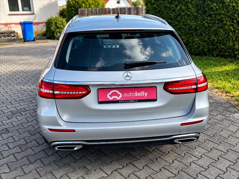 Mercedes-Benz Třídy E 2,0 E 220 d / 9G-TRONIC - fotka 4 z 48