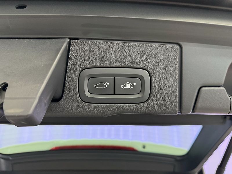 Volvo XC60 T6 AWD RECHARGE, ACC, PANORAMA - fotka 29 z 31