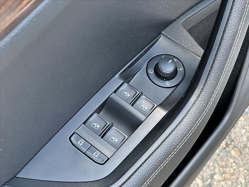 Škoda Superb 2,0 TDI 140kW DSG Scout 4x4 CZ - fotka 14 z 39
