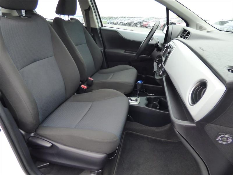 Toyota Yaris 1,5 Hybrid, Digi Klima, servis - fotka 50 z 60