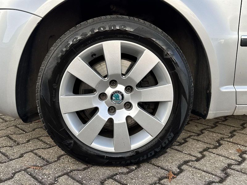Škoda Superb (2006) 2.5 TDI TipTronic Elegance - fotka 23 z 27