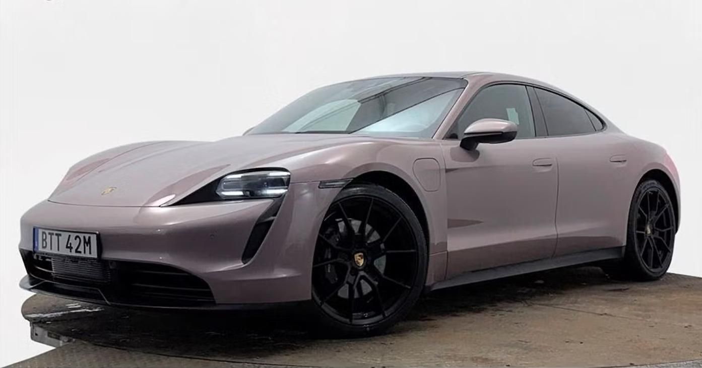 Porsche Taycan 93 kWh Panorama