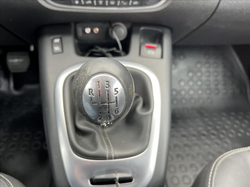 Renault Scénic 2,0 dCi 118KW KLIMA ALU ČR STK - fotka 19 z 33