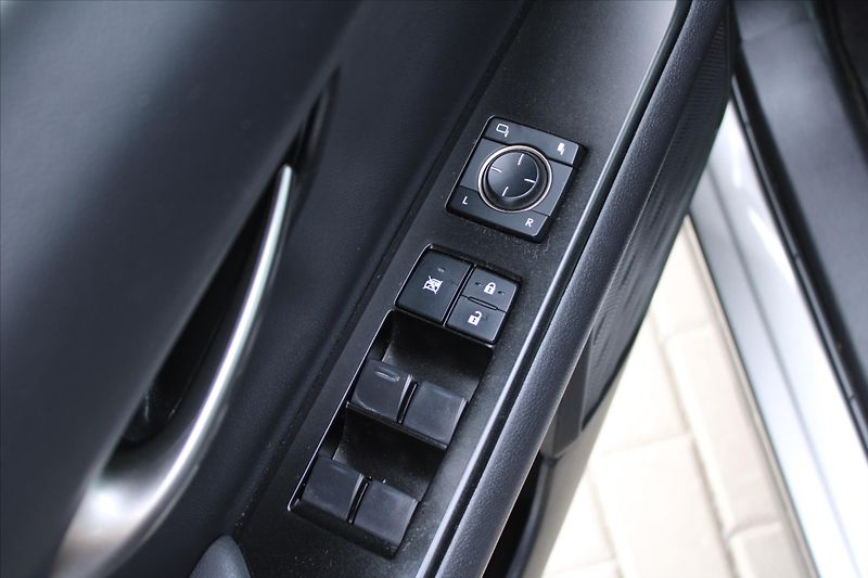 Lexus UX 250h 2.0 E-CVT 1.MAJITEL DPH ČR - fotka 27 z 27