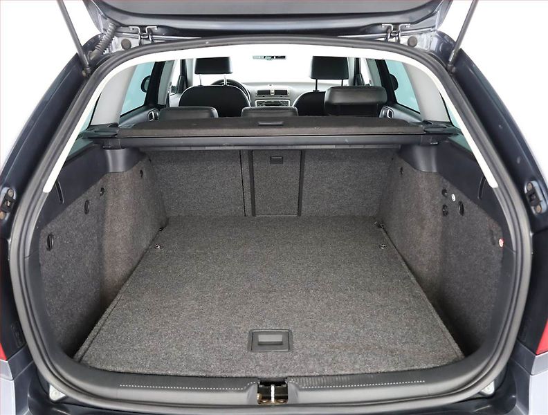 Škoda Octavia (2010) 1.6 TDI, Xenony, Tempomat - fotka 16 z 17