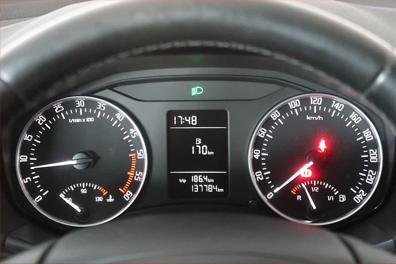 Škoda Octavia (2011) Ambiente 1.6 TDI, Tempomat - fotka 11 z 15