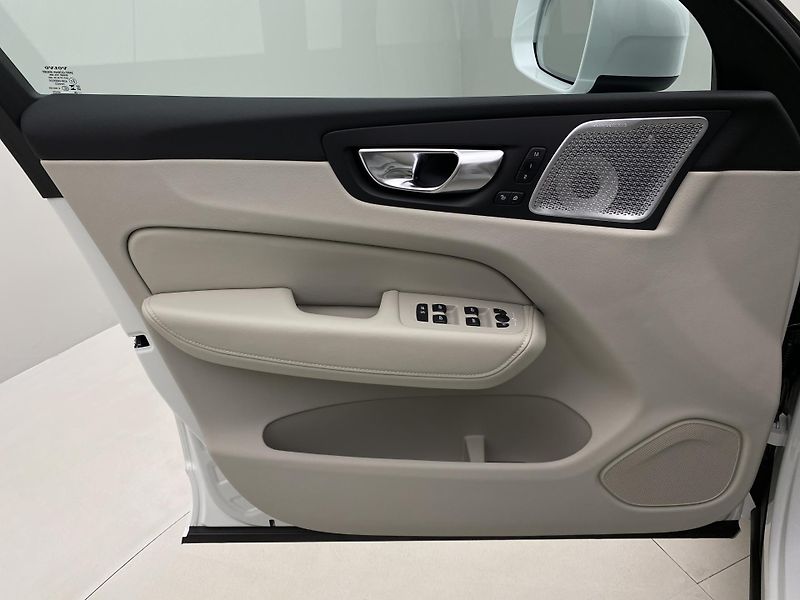 Volvo XC60 B5 AWD BRIGHT ULTRA AUT CZ - fotka 7 z 64