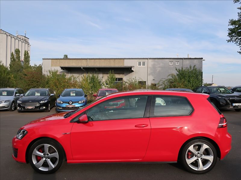 Volkswagen Golf 2,0 TSi,162kW,GTI,NovéČR - fotka 5 z 22