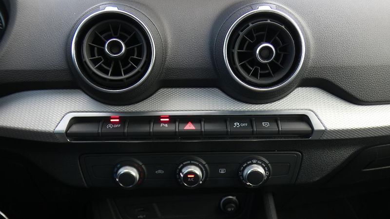 Audi Q2 1,0 TFSI Advanced - fotka 17 z 23
