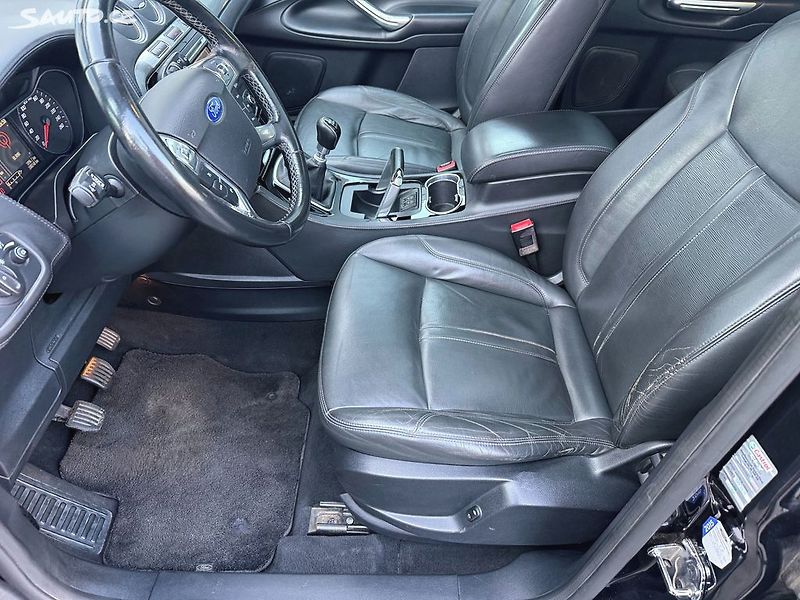 Ford S-MAX 2,2 TDCI 147kW 7míst - fotka 13 z 38