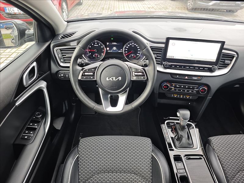 Kia XCeed 1,5 T-GDI 7DCT automat  TOP - fotka 16 z 21
