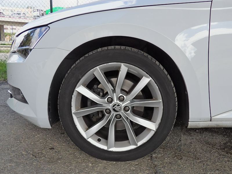 Škoda Superb 2.0TDI Style ČR Canton ACC Kam - fotka 8 z 36