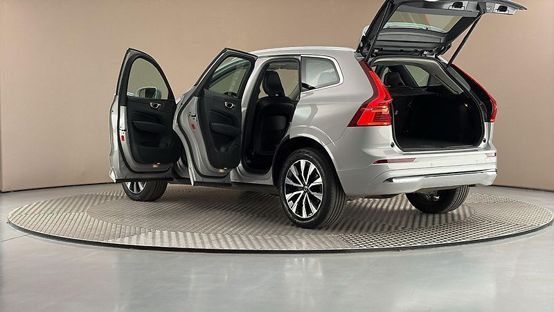 Volvo XC60 2.0 B4 AUT AWD Plus Dark - fotka 7 z 31