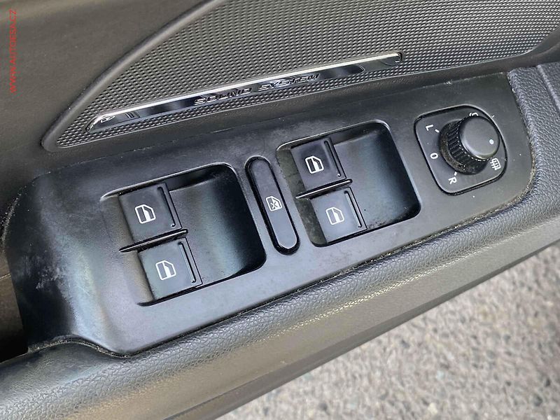Škoda Superb (2012) 2.0TDi, DSG, bixen - fotka 11 z 21