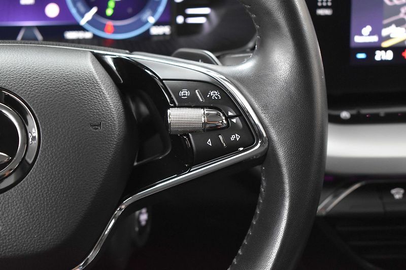 Škoda Octavia 2.0 TDI DSG*ACC*BLIS*CARPLAY* - fotka 18 z 37