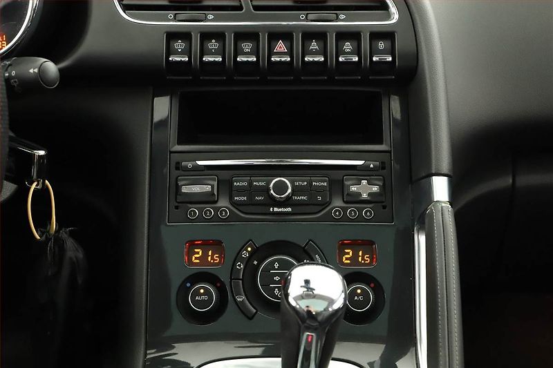 Peugeot 3008 (2014) 1.6 HDi, Automat, Navi, Xenony - fotka 14 z 18