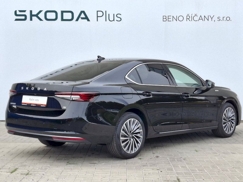 Škoda Superb (2025) iV L&K DSG 1,5TSi 150kW - fotka 2 z 35