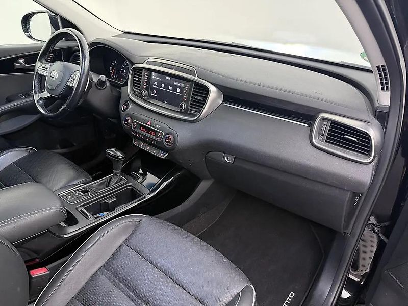 Kia Sorento 2.2 CRDi 4WD GT-Line 7-Míst TZ - fotka 4 z 16