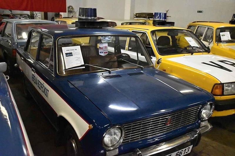 V 70. letech začaly být policejní vozy žluté