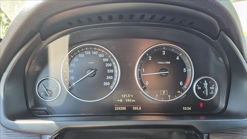 BMW X5 3,0 230 Kw 40d Xdrive ČR - fotka 12 z 30