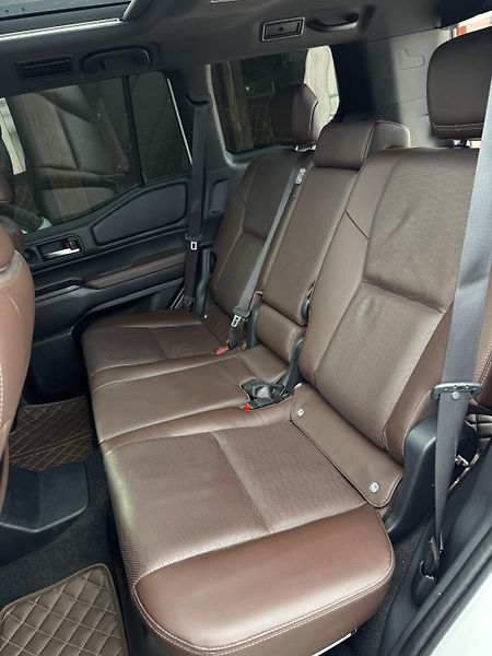 Toyota Land Cruiser (2023) 2.8 D-4D 4x4 Executive Skyview - fotka 15 z 33