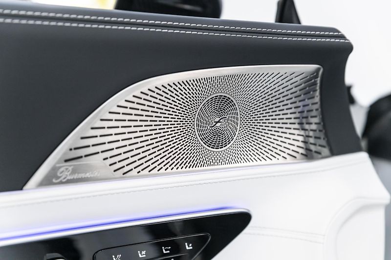 Mercedes-Benz SL 63 AMG*Karbon*Burmester*Masáž - fotka 26 z 41