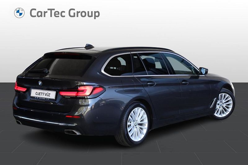 BMW Řada 5 530d xDrive Touring - fotka 6 z 30