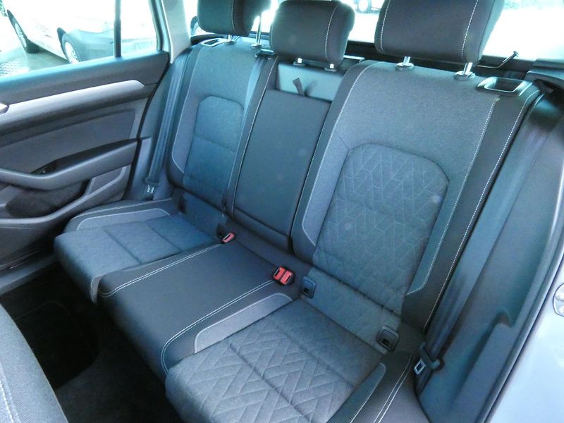 Volkswagen Passat Variant Business 2.0 TDI DSG - fotka 24 z 30