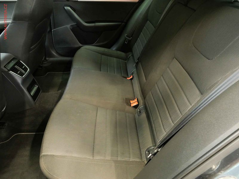 Škoda Octavia (2015) 1.4 TSi, Edition, xenon - fotka 10 z 14