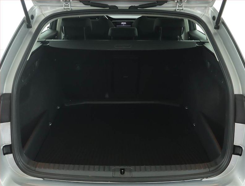 Škoda Octavia (2022) Ambition 2.0 TDI, ČR,1.maj - fotka 13 z 15