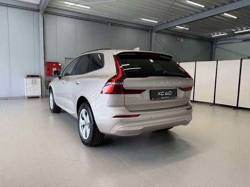 Volvo XC60 (2026) B5 2.0L 250+14 HPAT8 AWD CORE - fotka 3 z 26