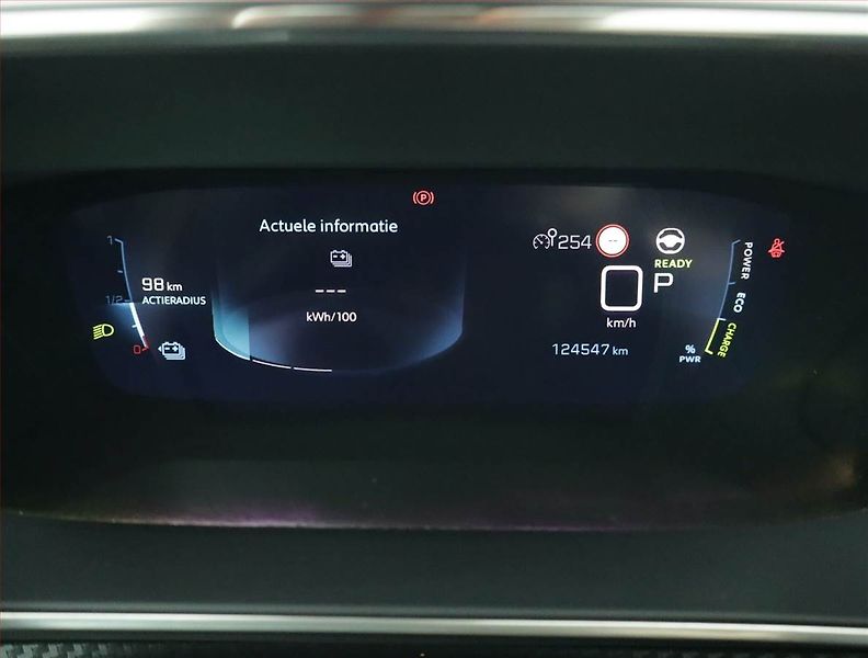 Peugeot 2008 (2021) GT 50 kWh, SoH 87%, Automat - fotka 11 z 23