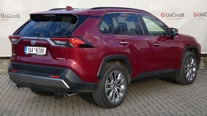Toyota RAV4 2.5 Hybrid Executive 4WD e-CVT - fotka 3 z 24