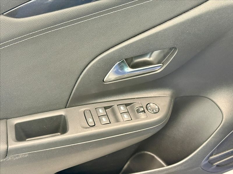 Opel Corsa 1,2 T 74kW Elegance - fotka 11 z 15