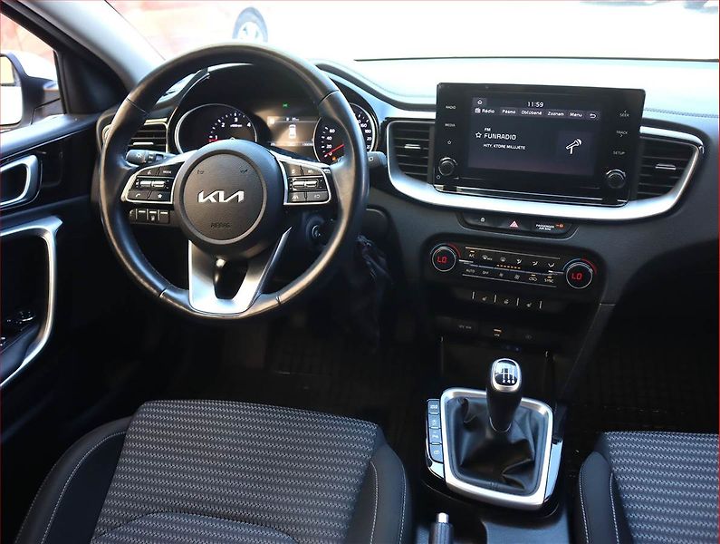 Kia Ceed (2022) 1.6 CRDi MHEV, Serv.kniha - fotka 7 z 18
