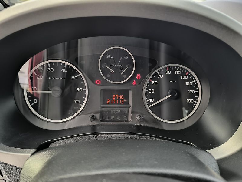 Peugeot Partner Tepee (2010) 1.6 HDi SERVISKA,DOLOŽENÉ KM - fotka 18 z 32
