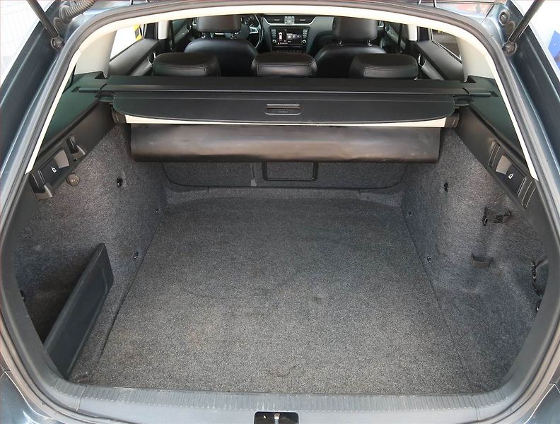 Škoda Octavia (2014) 1.6 TDI, Navi, Xenony - fotka 14 z 19
