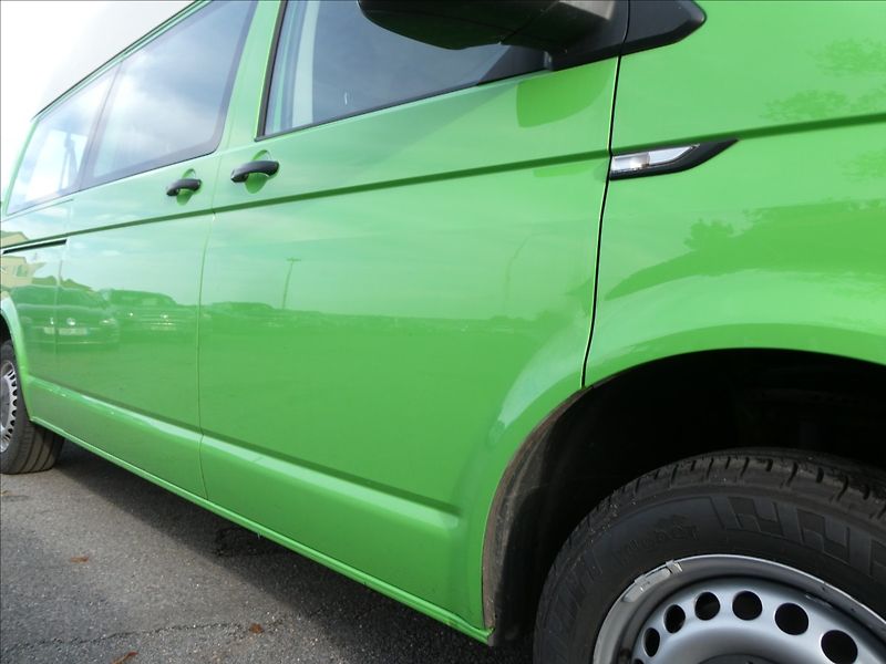 Volkswagen Transporter 2,0 TDi 75kW L2H2,9.míst,2xkol - fotka 13 z 48