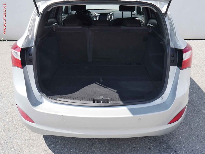 Hyundai i30 (2013) 1.6 CRDi, Klima, temp - fotka 7 z 14