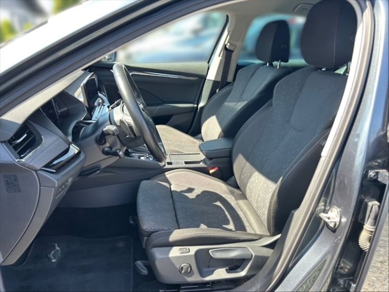 Škoda Octavia 2,0 TDI Style AT - fotka 7 z 11