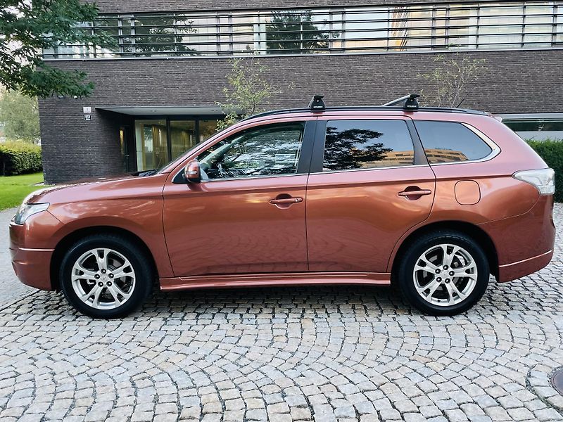 Mitsubishi Outlander 2.2D 4x4 7MÍST KAMERA SERVISKA - fotka 18 z 47